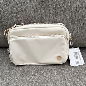 NWT LULULEMON EVERYWHERE CROSSBODY BAG 2LL MONOGRAM METALLIC Light Ivory/Gold OS